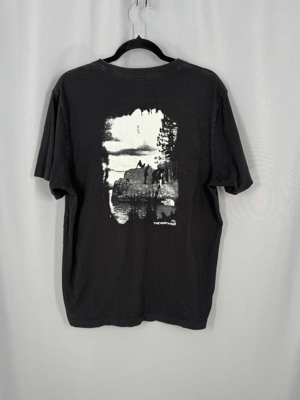 The North Graphic T-Shirt Mens Large Black River Rock Chilling Idk Man lol